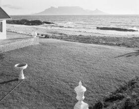 DG 1424 Goldblatt David Structures Suburban Garden Bloubergstrand And Table Bay Cape Town 1986